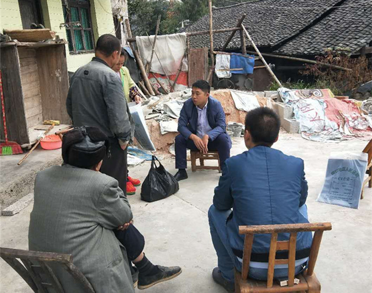坝黄镇:督促工作实效 助力脱贫攻坚